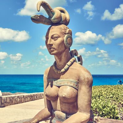 "Ixchel" - Mayan God of Fertility / Statue of mayan god "Ixchel"